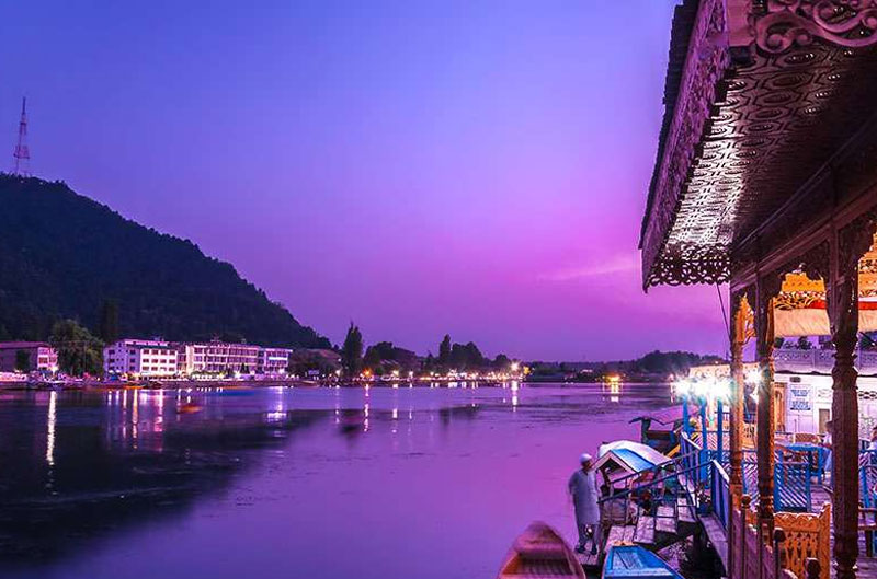 img/Kashmir-houseboat-tour-package.jpg